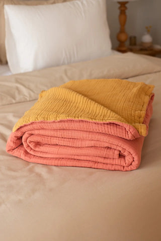 Mustard Coral reversible double-sided 8-layer muslin bedspread folded bedroom. Handwoven Denizli, OEKO-TEX. Vivamaison.