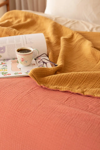Mustard Coral reversible double-sided 8-layer muslin bedspread magazine styling. Handwoven Denizli, OEKO-TEX. Vivamaison.