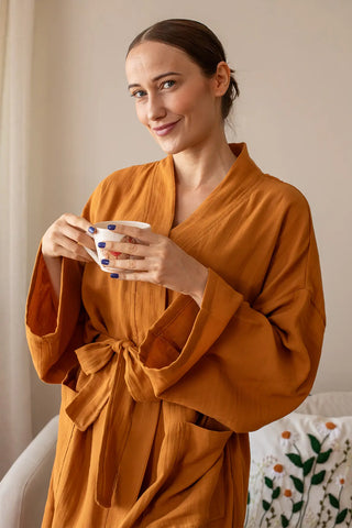 Caramel 2-layer muslin bathrobe detail showing breathable gauze weave by Vivamaison