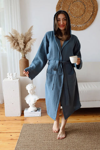 Indigo blue 2-layer muslin hooded bathrobe hood up front full. Handwoven Turkish cotton Denizli, OEKO-TEX. Vivamaison.