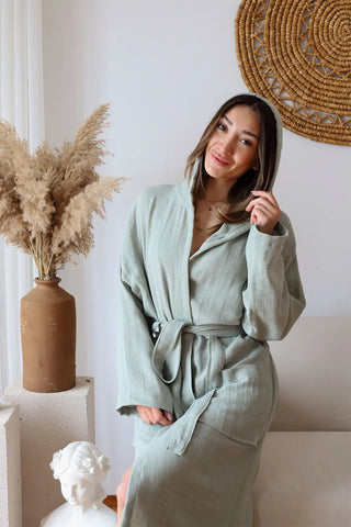 Sage green 2-layer muslin hooded bathrobe front closeup. Handwoven Turkish cotton Denizli, OEKO-TEX. Vivamaison.