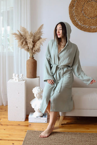Sage green 2-layer muslin hooded bathrobe hood up front full. Handwoven Turkish cotton Denizli, OEKO-TEX. Vivamaison.