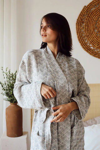 Cotton 3-layer patterned muslin bathrobe front closeup. Handwoven Turkish cotton Denizli, OEKO-TEX. Vivamaison.