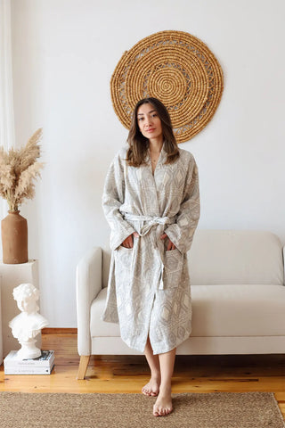 Ethnic anthracite patterned muslin bathrobe front full lifestyle. Handwoven Turkish cotton Denizli, OEKO-TEX. Vivamaison.