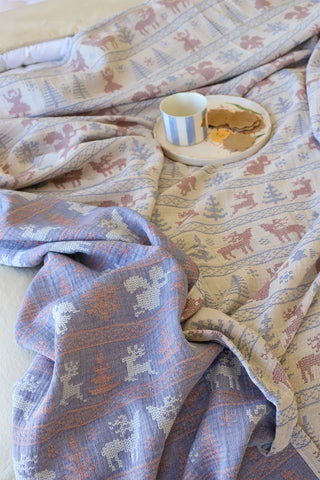 Deer handwoven 3-layer patterned muslin Turkish cotton bedspread detail. Woven patterns, Denizli, OEKO-TEX. Vivamaison.