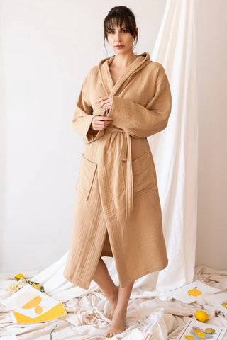 Caramel handwoven 4-layer muslin hooded Turkish cotton bathrobe front. Denizli, OEKO-TEX. Vivamaison.