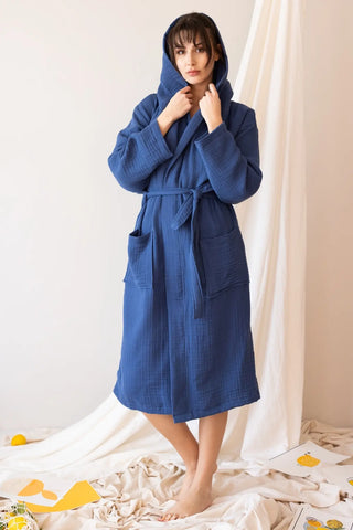 Indigo Blue handwoven 4-layer muslin hooded Turkish cotton bathrobe front hooded. Denizli, OEKO-TEX. Vivamaison.