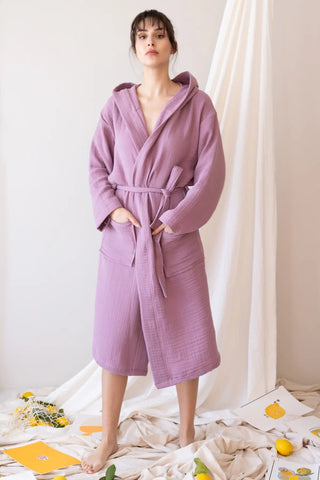 Lilac handwoven 4-layer muslin hooded Turkish cotton bathrobe front. Denizli, OEKO-TEX. Vivamaison.