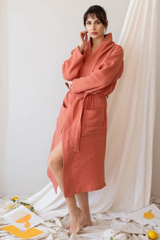 Terracotta handwoven 4-layer muslin hooded Turkish cotton bathrobe front. Denizli, OEKO-TEX. Vivamaison.