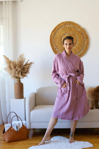 Plum 4-layer muslin kimono bathrobe front full. Handwoven Turkish cotton Denizli, OEKO-TEX. Vivamaison.