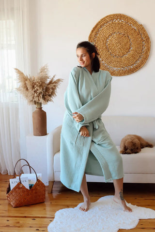 Sage green 4-layer muslin kimono bathrobe front full. Handwoven Turkish cotton Denizli, OEKO-TEX. Vivamaison.