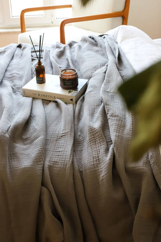 Anthracite handwoven 4-layer muslin Turkish cotton bedspread folded flat lay. Long-staple Denizli, OEKO-TEX. Vivamaison.