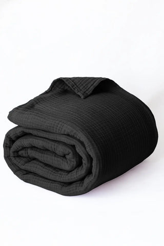 Black handwoven 4-layer muslin Turkish cotton bedspread detail. Long-staple Denizli, OEKO-TEX. Vivamaison.