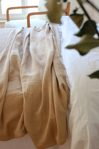 Brown handwoven 4-layer muslin Turkish cotton bedspread folded flat lay. Long-staple Denizli, OEKO-TEX. Vivamaison.