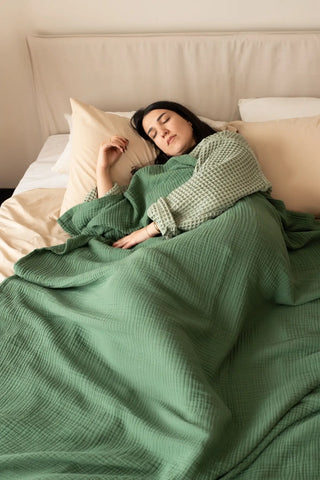 Dark Green handwoven 4-layer muslin Turkish cotton bedspread lifestyle. Long-staple Denizli, OEKO-TEX. Vivamaison.