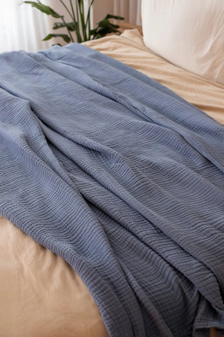 Indigo Blue handwoven 4-layer muslin Turkish cotton bedspread detail. Long-staple Denizli, OEKO-TEX. Vivamaison.
