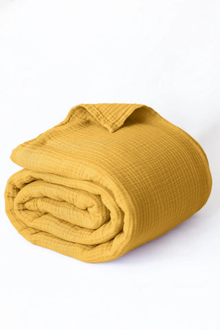 Mustard handwoven 4-layer muslin Turkish cotton bedspread front full. Long-staple Denizli, OEKO-TEX. Vivamaison.
