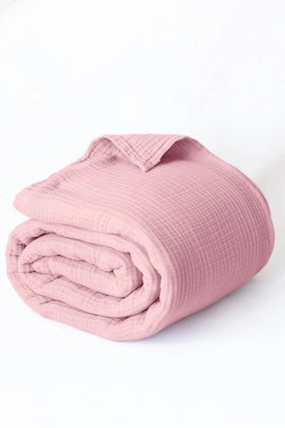 Pink handwoven 4-layer muslin Turkish cotton bedspread front full. Long-staple Denizli, OEKO-TEX. Vivamaison.
