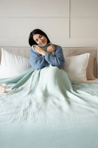 Sage Green handwoven 4-layer muslin Turkish cotton bedspread detail. Long-staple Denizli, OEKO-TEX. Vivamaison.
