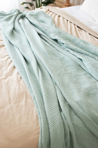 Sage Green handwoven 4-layer muslin Turkish cotton bedspread lifestyle. Long-staple Denizli, OEKO-TEX. Vivamaison.