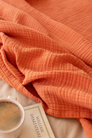 Tile handwoven 4-layer muslin Turkish cotton bedspread detail. Long-staple Denizli, OEKO-TEX. Vivamaison.
