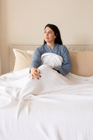 White handwoven 4-layer muslin Turkish cotton bedspread lifestyle. Long-staple Denizli, OEKO-TEX. Vivamaison.