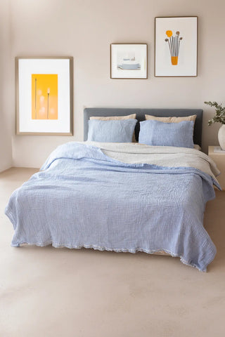 Baby Blue handwoven 4-layer soft muslin fringed bedspread fringe close up. Tasseled edges, Denizli, OEKO-TEX. Vivamaison.