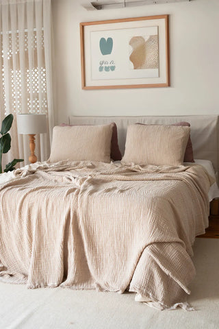 Brown handwoven 4-layer soft muslin fringed bedspread edge detail. Tasseled edges, Denizli, OEKO-TEX. Vivamaison.