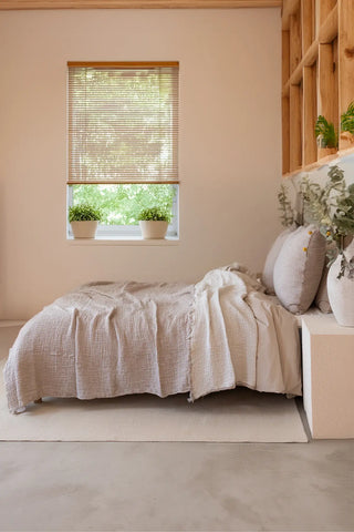 Brown handwoven 4-layer soft muslin fringed bedspread lifestyle. Tasseled edges, Denizli, OEKO-TEX. Vivamaison.