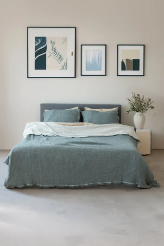 Dark Green handwoven 4-layer soft muslin fringed bedspread folded flat lay. Tasseled edges, Denizli, OEKO-TEX. Vivamaison.
