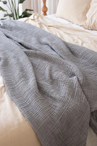 Grey handwoven 4-layer soft muslin fringed bedspread fringe close up. Tasseled edges, Denizli, OEKO-TEX. Vivamaison.