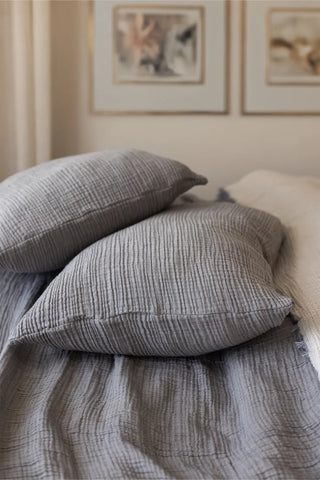 Grey handwoven 4-layer soft muslin fringed bedspread fringe detail. Tasseled edges, Denizli, OEKO-TEX. Vivamaison.