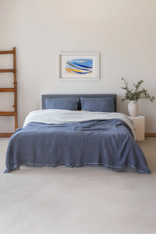 Indigo Blue handwoven 4-layer soft muslin fringed bedspread draped bed. Tasseled edges, Denizli, OEKO-TEX. Vivamaison.