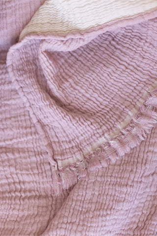 Pink handwoven 4-layer soft muslin fringed bedspread lifestyle. Tasseled edges, Denizli, OEKO-TEX. Vivamaison.