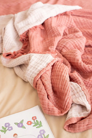 Terracotta handwoven 4-layer soft muslin fringed bedspread draped bed. Tasseled edges, Denizli, OEKO-TEX. Vivamaison.