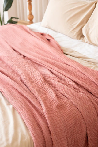Terracotta handwoven 4-layer soft muslin fringed bedspread fringe close up. Tasseled edges, Denizli, OEKO-TEX. Vivamaison.