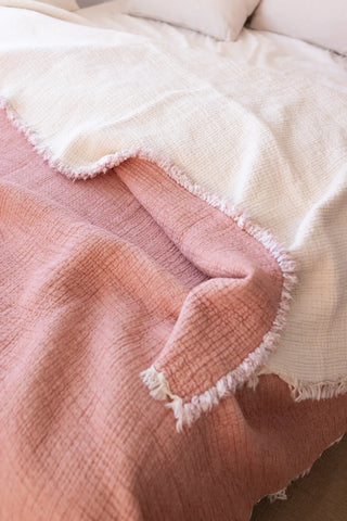 Terracotta handwoven 8-layer muslin Turkish cotton quilt detail. Hand-tied fringe Denizli, OEKO-TEX. Vivamaison.