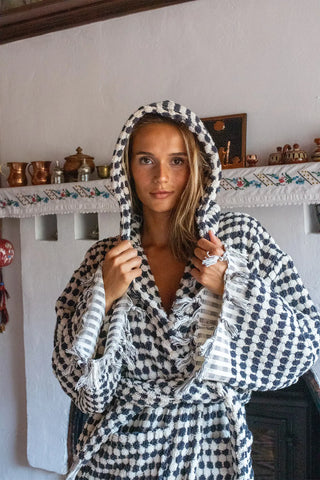 Anthracite white chickpea bathrobe hood up front closeup. Handwoven Turkish cotton Denizli, OEKO-TEX. Vivamaison.