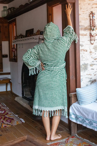 Green white chickpea bathrobe hood up back view. Handwoven Turkish cotton Denizli, OEKO-TEX. Vivamaison.