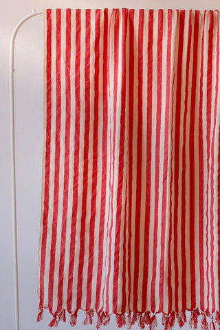 Red classic striped peshtemal towel fringe detail closeup. Handwoven Turkish cotton Denizli, OEKO-TEX. Vivamaison.