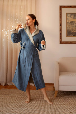 Double-sided muslin bathrobe indigo outer ecru inner with coffee. Handwoven Turkish cotton Denizli. Vivamaison.