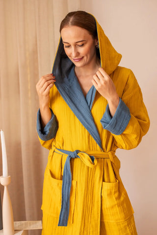 Double-sided muslin bathrobe mustard-indigo hood up closeup. Handwoven Turkish cotton Denizli, OEKO-TEX. Vivamaison.