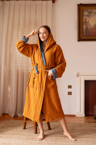 Double-sided muslin bathrobe mustard-indigo hood up full. Handwoven Turkish cotton Denizli, OEKO-TEX. Vivamaison.