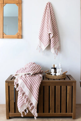 Pink handwoven Turkish cotton pom pom woven towel set folded. Tasseled fringe Denizli, OEKO-TEX. Vivamaison.