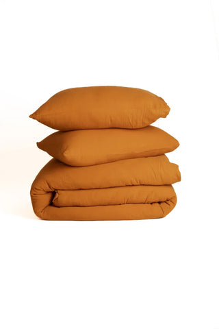 Terracotta handwoven soft muslin Turkish cotton plain duvet cover alternate view. Long-staple Denizli, OEKO-TEX. Vivamaison.