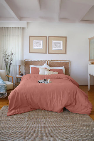 Terracotta handwoven soft muslin Turkish cotton plain duvet cover detail. Long-staple Denizli, OEKO-TEX. Vivamaison.