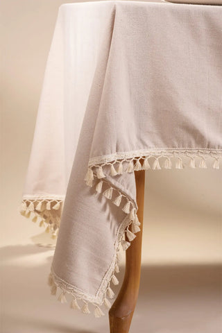 Beige handwoven solid color Turkish cotton tassel tablecloth lifestyle. Tasseled edges Denizli, OEKO-TEX. Vivamaison.