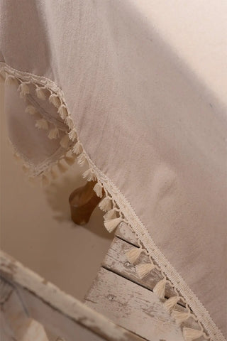Beige handwoven solid color Turkish cotton tassel tablecloth tassel detail. Tasseled edges Denizli, OEKO-TEX. Vivamaison.