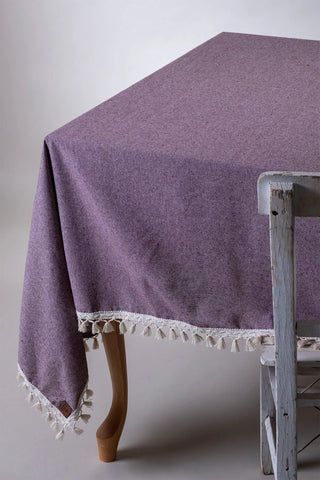 Plum handwoven solid color Turkish cotton tassel tablecloth detail. Tasseled edges Denizli, OEKO-TEX. Vivamaison.