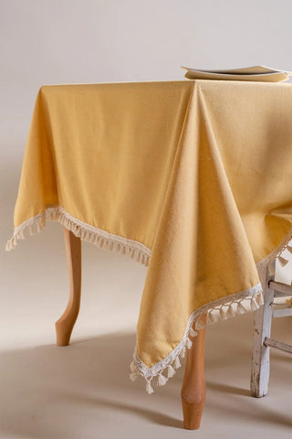 Yellow handwoven solid color Turkish cotton tassel tablecloth detail. Tasseled edges Denizli, OEKO-TEX. Vivamaison.